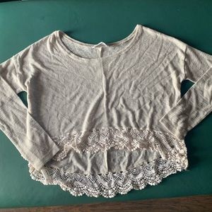 A&F long sleeve crop top with lace fringe